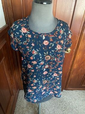 Lily White Navy Floral Short-Sleeve Blouse